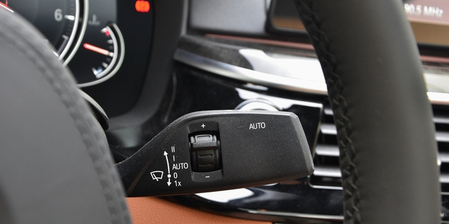 2018款宝马5系2.0T自动530Li尊享型 M运动套装