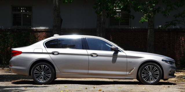 2018款宝马5系2.0T自动530Li尊享型豪华套装