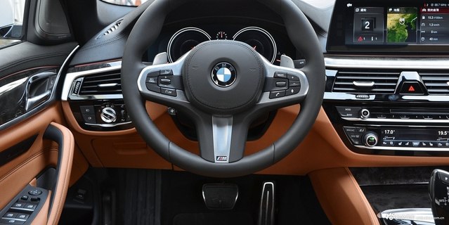 2018款宝马5系2.0T自动530Li尊享型 M运动套装