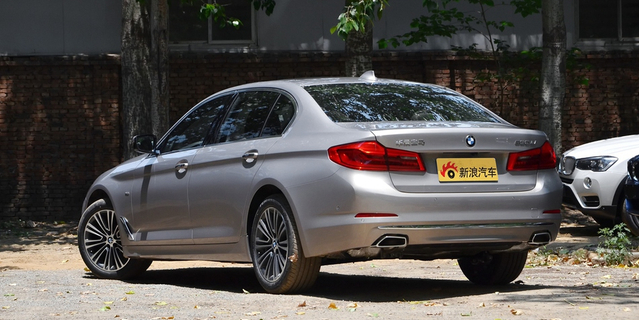 2018款宝马5系2.0T自动530Li尊享型豪华套装