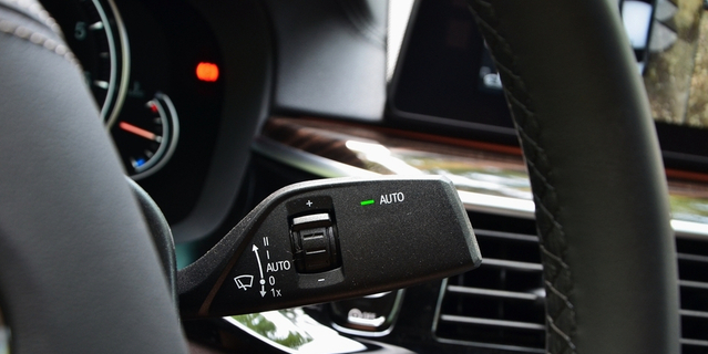 2018款宝马5系2.0T自动530Li尊享型豪华套装