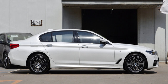 2018款宝马5系2.0T自动530Li尊享型 M运动套装