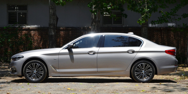 2018款宝马5系2.0T自动530Li尊享型豪华套装