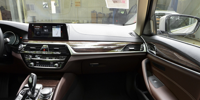 2018款宝马5系2.0T自动530Li尊享型豪华套装