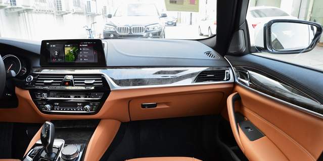 2018款宝马5系2.0T自动530Li尊享型 M运动套装