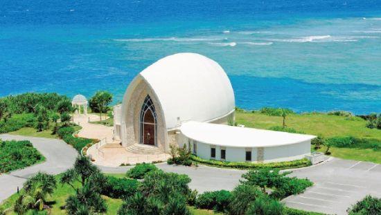 冲绳的教堂都建在最美的海边。 冲绳的教堂都建在最美的海边。