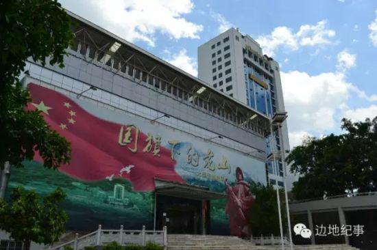 国旗下的老山 国旗下的老山
