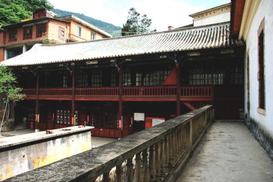 石屏会馆(图片来源:橡树摄影 路上行) 石屏会馆(图片来源:橡树摄影 路上行)