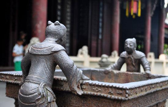新浪旅游配图:“三国圣地”武侯祠门前 图:亦行亦影的新浪博客 新浪旅游配图:“三国圣地”武侯祠门前 图:亦行亦影的新浪博客