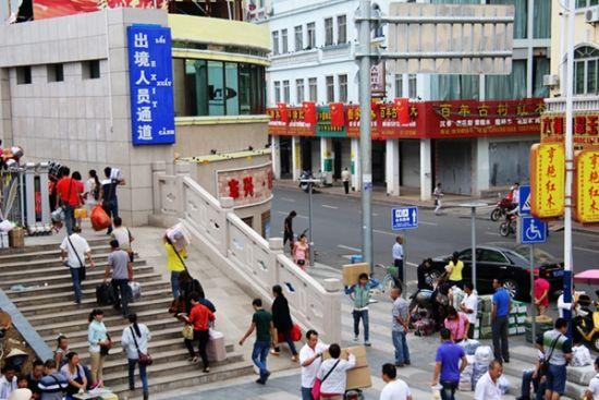 东兴口岸 图:新浪博主/冰城馨子 东兴口岸 图:新浪博主/冰城馨子