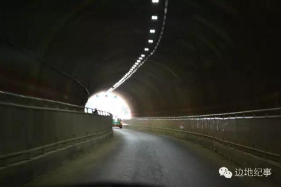 老城与新城的连接隧道 老城与新城的连接隧道