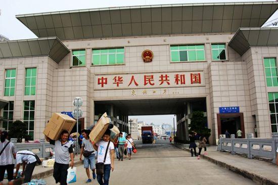 东兴口岸 图:新浪博主/冰城馨子 东兴口岸 图:新浪博主/冰城馨子