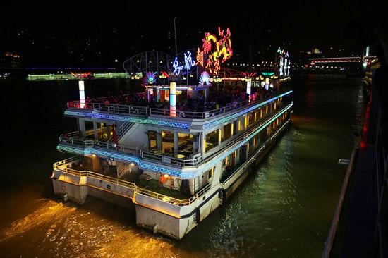 乘船夜游嘉陵江和长江 乘船夜游嘉陵江和长江