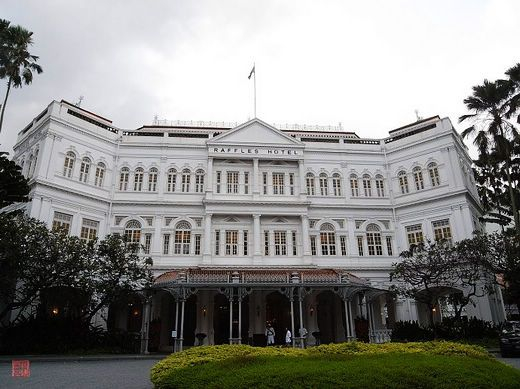 酒店大门,通体为白色建筑 酒店大门,通体为白色建筑