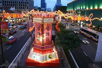 牛车水至今仍保留着大批古老的建筑物和庙宇 牛车水至今仍保留着大批古老的建筑物和庙宇