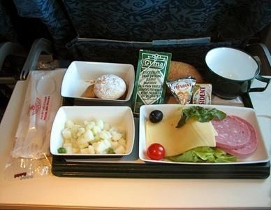 奶酪和香肠片、土豆沙拉。 奶酪和香肠片、土豆沙拉。