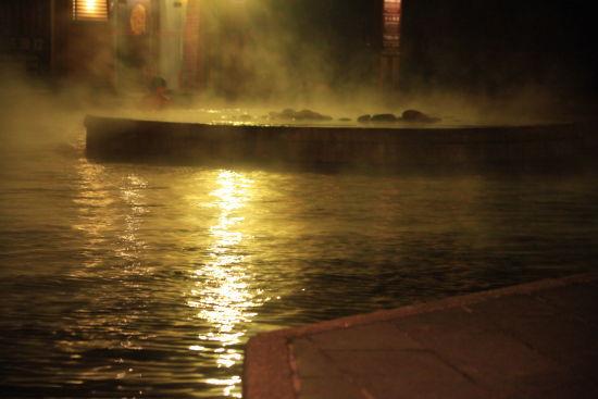 夜幕下的大峡谷温泉 夜幕下的大峡谷温泉