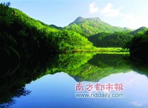 蓝山国家森林公园的“香炉倒影”。 蓝山国家森林公园的“香炉倒影”