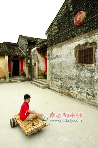 围屋里的小朋友。摄影:南都记者 黄皓 围屋里的小朋友。摄影:南都记者 黄皓