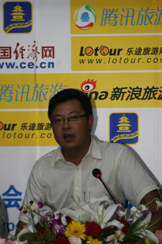 青岛市旅游局市场开发处刘世勇接受媒体采访 青岛市旅游局市场开发处刘世勇接受媒体采访
