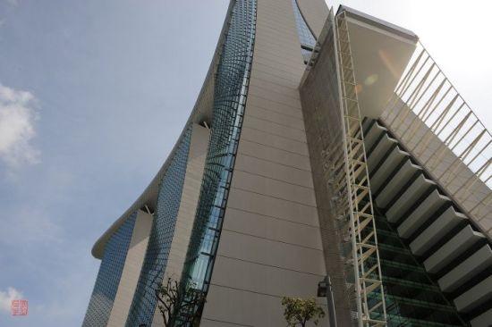 酒店是由三座大楼和楼顶平台组成 酒店是由三座大楼和楼顶平台组成