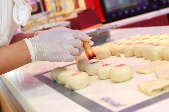 北京国贸饭店手工月饼制作 北京国贸饭店手工月饼制作