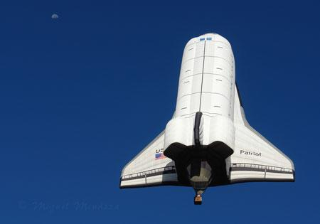 神州n号冉冉升空