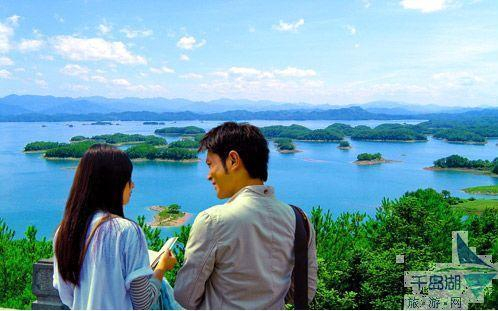 古天乐、沈丽君在千岛湖梅峰观景台拍摄《家有喜事2009》