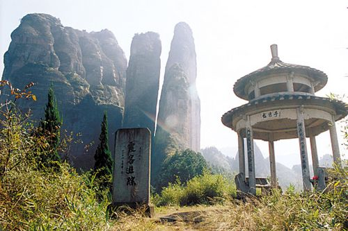 江郎山令徐霞客三次造访,发出“遍访名山独尊江郎奇幻”慨叹 江郎山令徐霞客三次造访,发出“遍访名山独尊江郎奇幻”慨叹