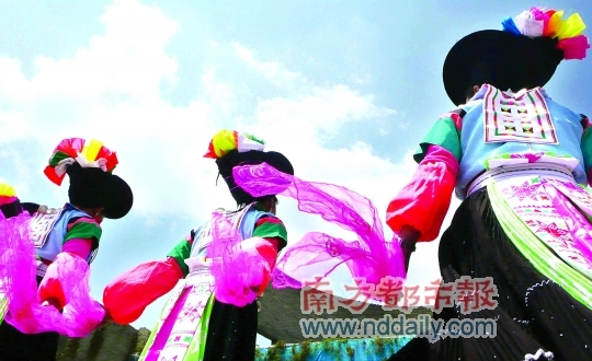 少数民族五彩的服饰 少数民族五彩的服饰