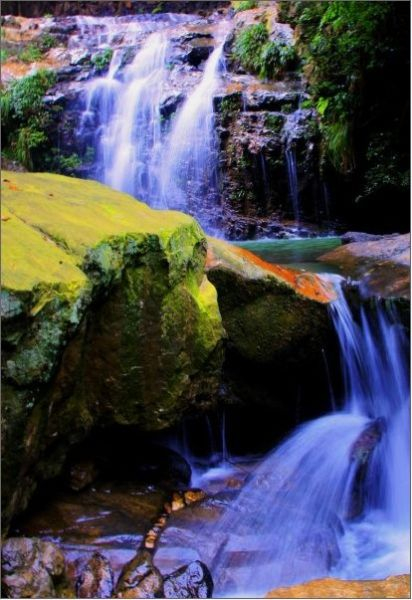 昭通黄连河瀑布(图片来源:中文网络摄影资讯中心) 昭通黄连河瀑布(图片来源:中文网络摄影资讯中心)