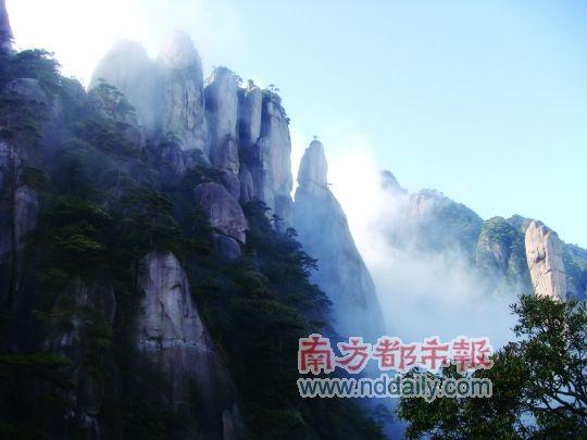 太阳出来时的三清山景色 太阳出来时的三清山景色