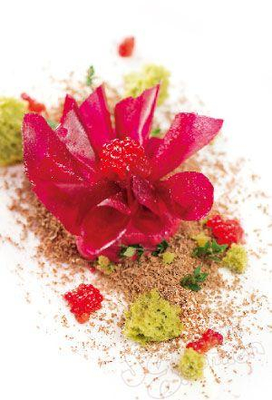 由树莓冰淇淋、黑巧克力、抹茶蛋糕制成的“爱情的味道”非常可口