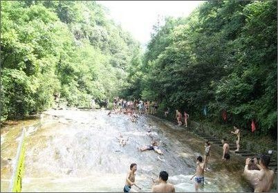 昭通黄连河天然的大滑板(图片来源:云游网) 昭通黄连河天然的大滑板(图片来源:云游网)
