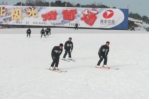 北极光滑雪场