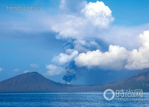 东新不列颠,是新几内亚北部的一个岛
