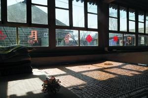 民俗接待户家里有大通铺,通铺上有“原装”炕席,炕席上有大片阳光。