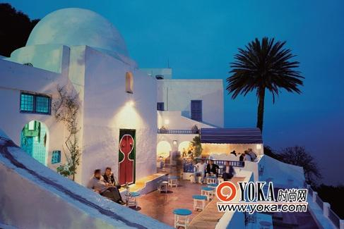 Sidi Chebaane咖啡馆及其天台是俯瞰突尼斯湾的好去处