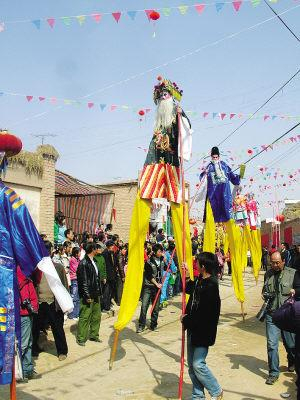在苦水街村已有500多年历史的“高高跷”