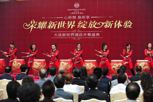 红樱束打击乐团表演