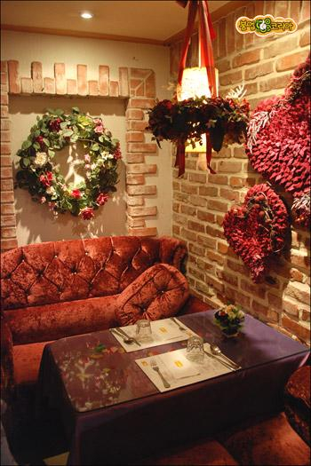 这间屋子正在等待着今晚求婚主人公的光临