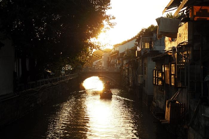 <a href='http://travel.sina.com.cn/suzhou-lvyou/?from=b-keyword' >苏州</a><a href='http://travel.sina.com.cn/suzhou_pingjianglu1-lvyou/?from=b-keyword' >平江路</a>:回忆里的缠绵诗意