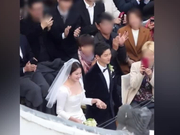 视频：双宋大婚甜蜜亲吻 章子怡开心和新郎合影