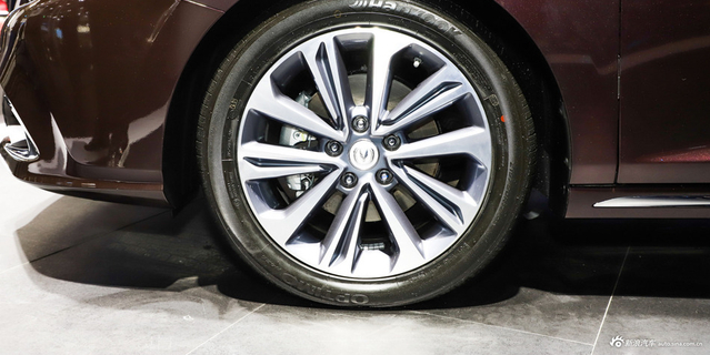 车展实拍全新睿骋CC 车身修长比思域都好看