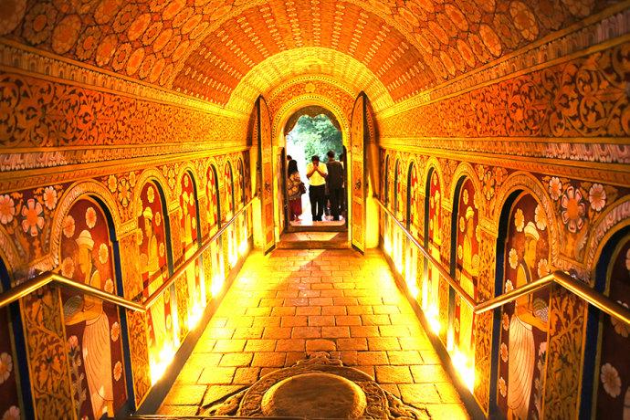 【<a href='http://travel.sina.com.cn/sililanka-lvyou/?from=b-keyword' >斯里兰卡</a>】走进佛牙寺,让肉体与灵魂沐浴佛光