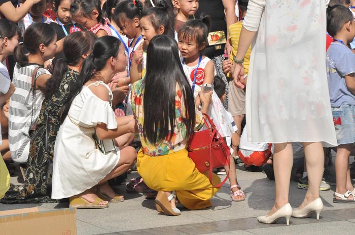 小学一年级入学仪式，踏上求学路，开启智慧门