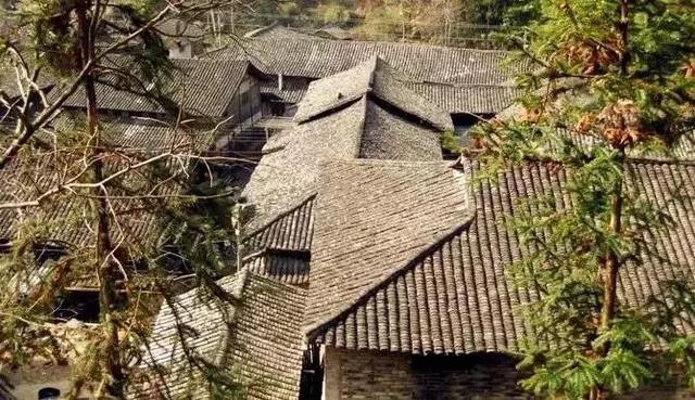 李家坑村，这座隐藏在高山里的历史古村落，隐世又美成诗