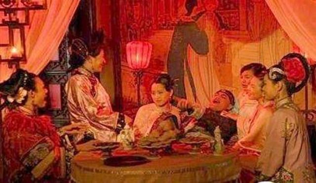 一首富妻妾成群堪比皇帝，后抱错大腿被抄家，百姓却流泪为他立碑