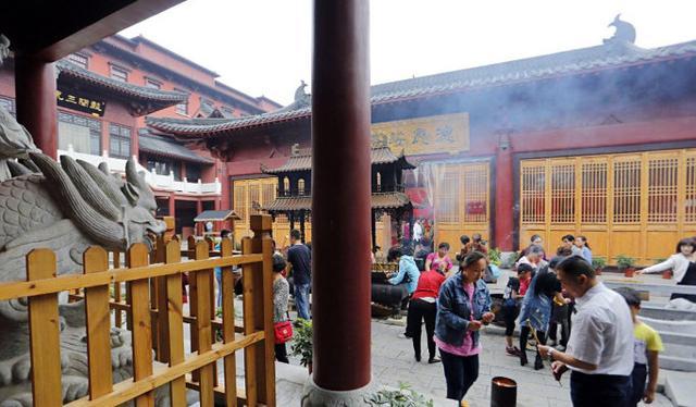 郑州最"大"的免费寺院！斥资3亿打造，香火很旺，上香也免费