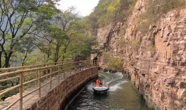 自驾河南林州，看八百里太行最美风光，大峡谷、太行天路和红旗渠